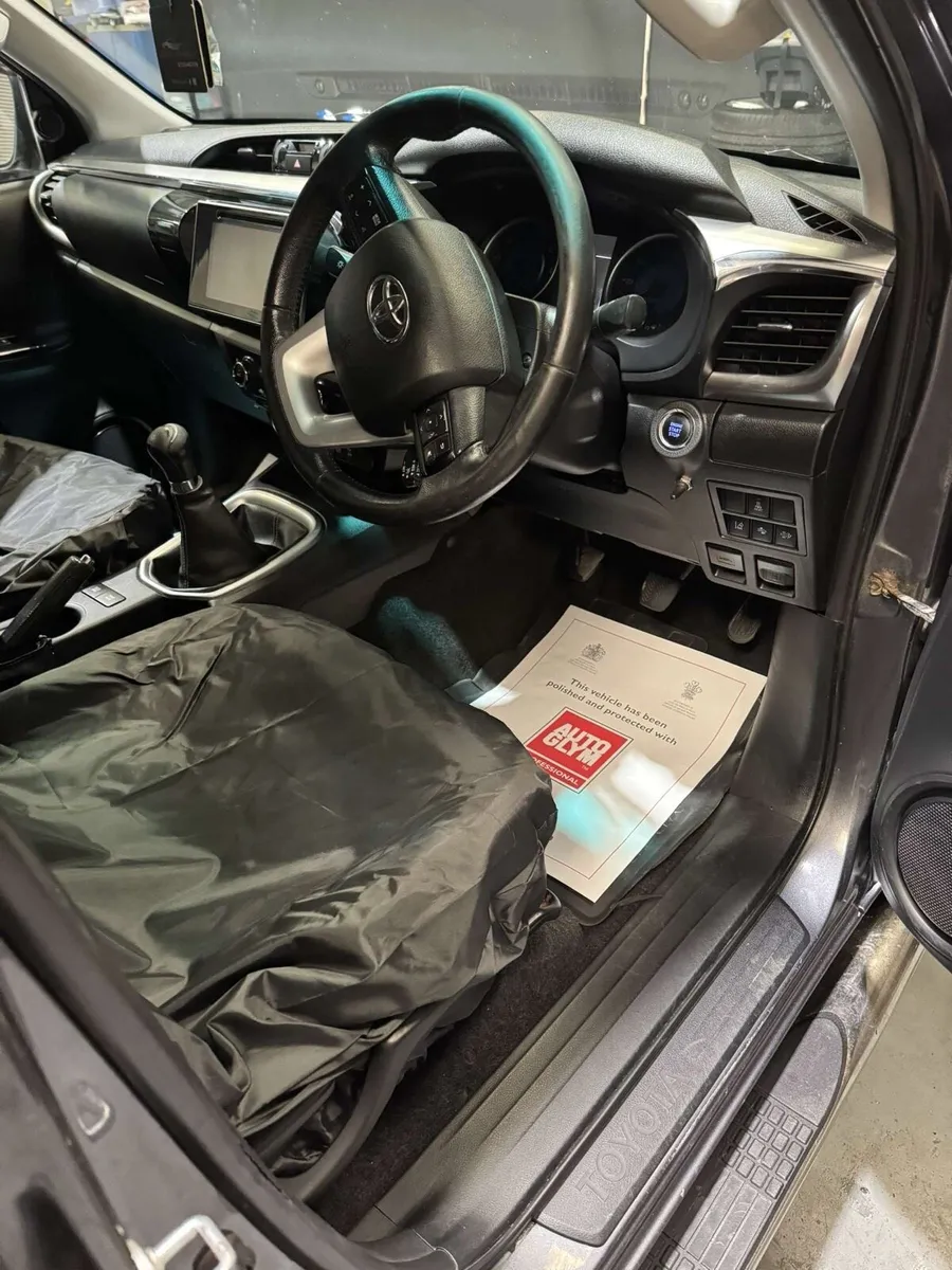 Toyota Hilux - Image 4