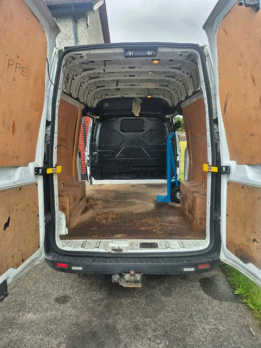 Van - Image 4