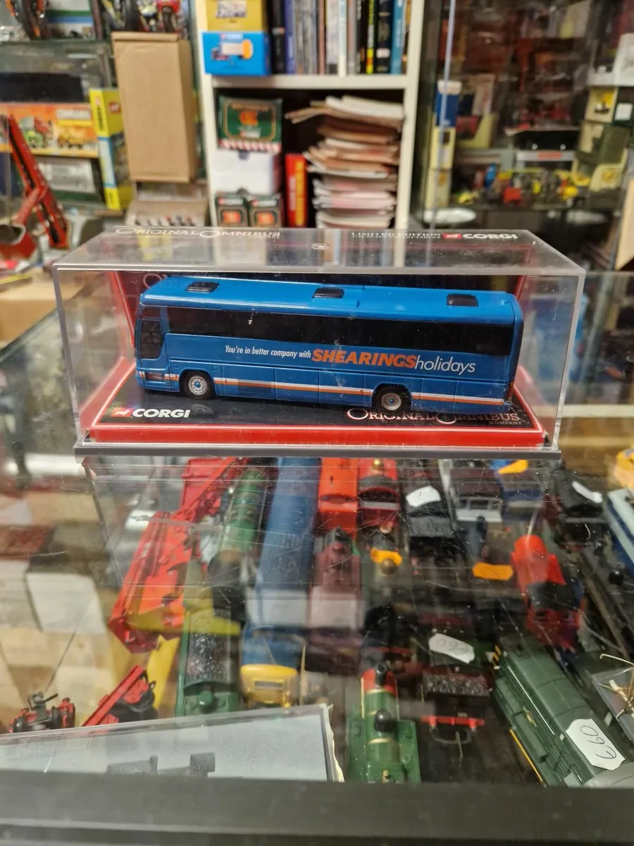 Corgi Shearings Holidays Bus - Image 1