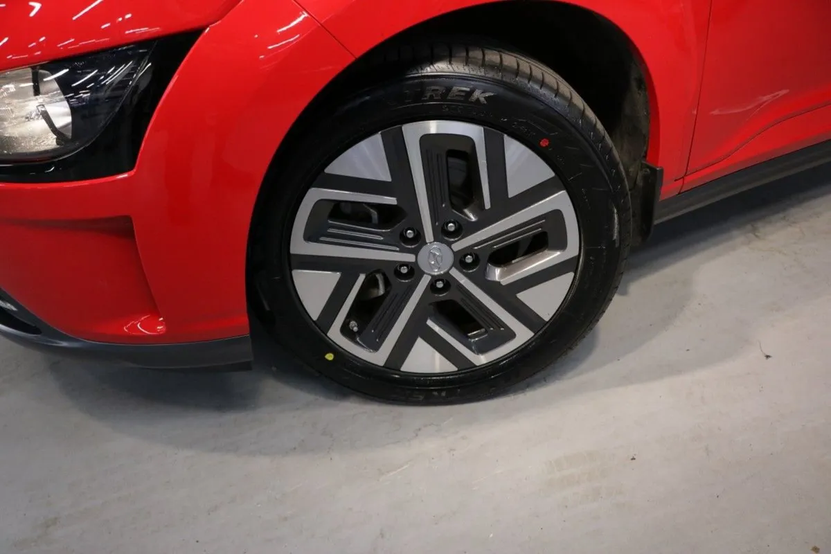 Hyundai Kona Premium 64 kWh EV - Image 3