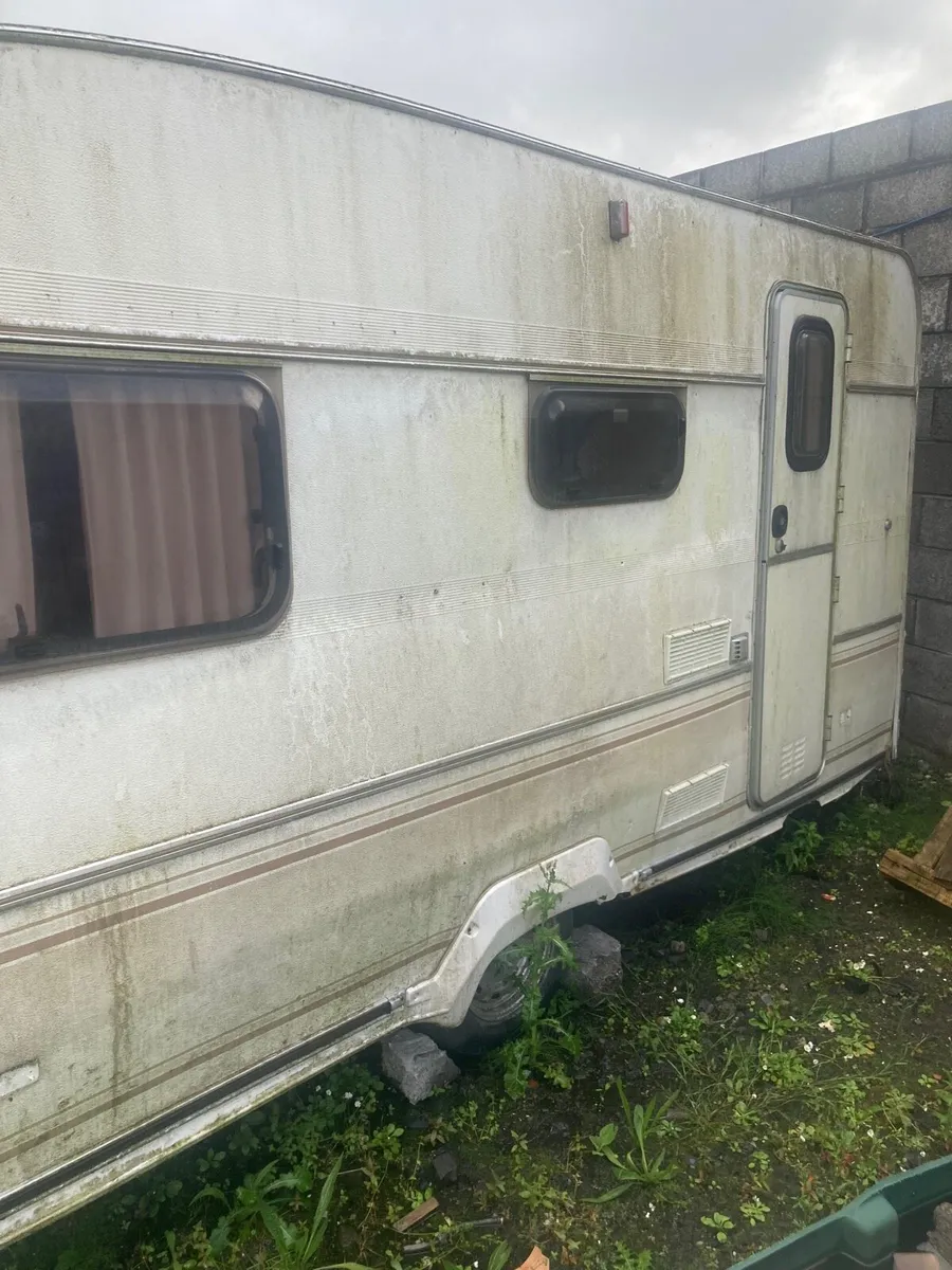 FREE Caravan - Image 2