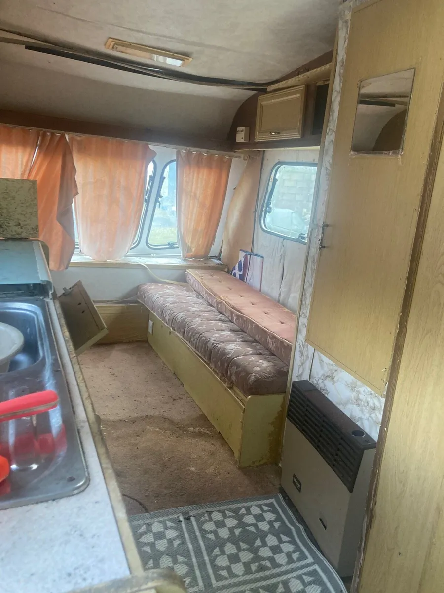 FREE Caravan - Image 3