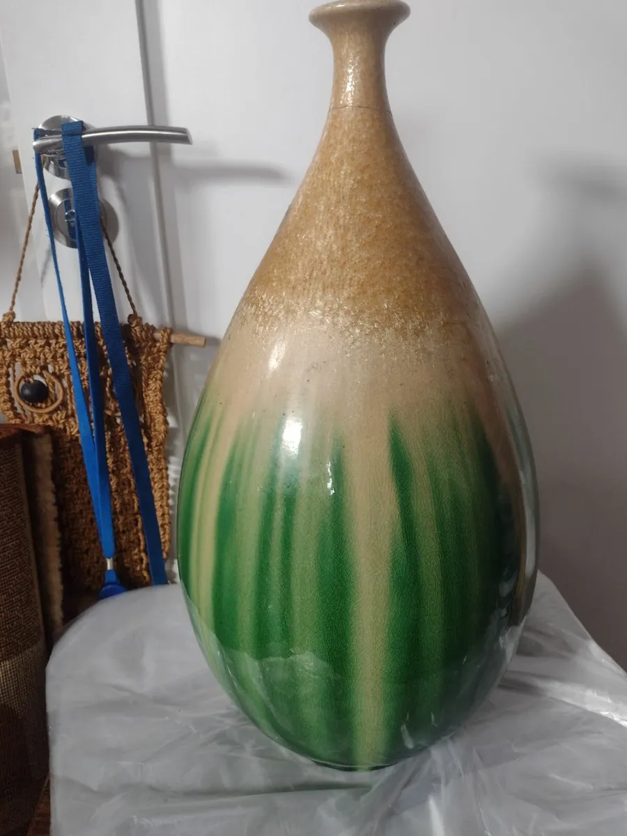 Large ornamental vase - Image 2