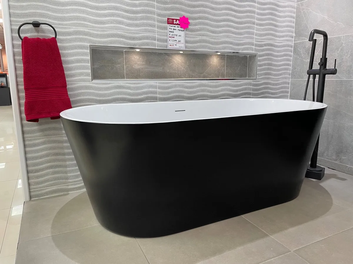 Ex-display Signature 1700 x 805 F/S Bath