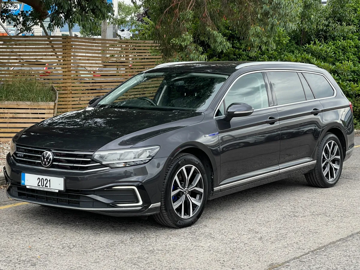 Volkswagen Passat 2021 - Image 2
