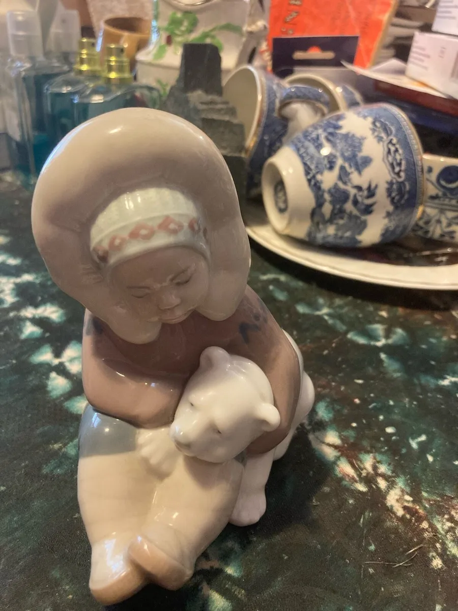 Lladro figures free postage - Image 2