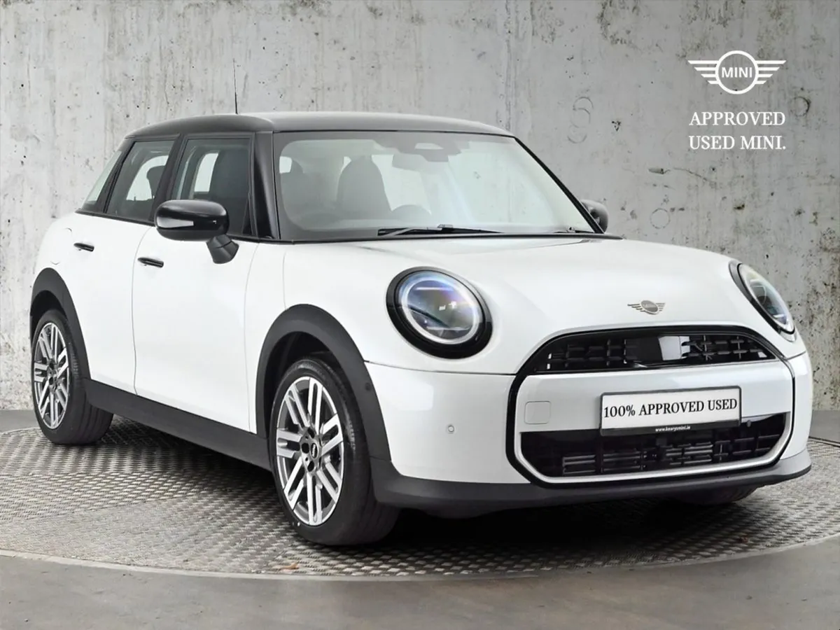 MINI HATCH Cooper C 5 Door - Image 1