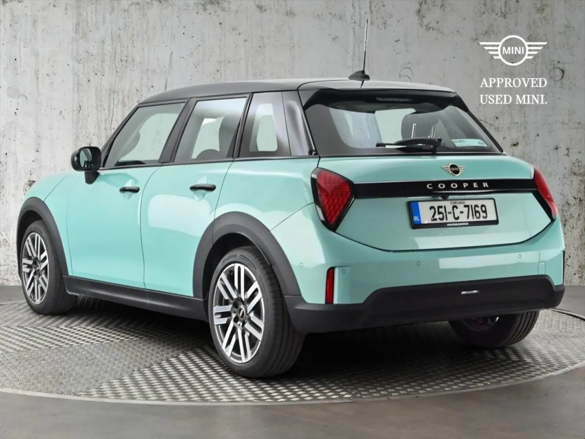 MINI HATCH Cooper C 5 Door - Image 2