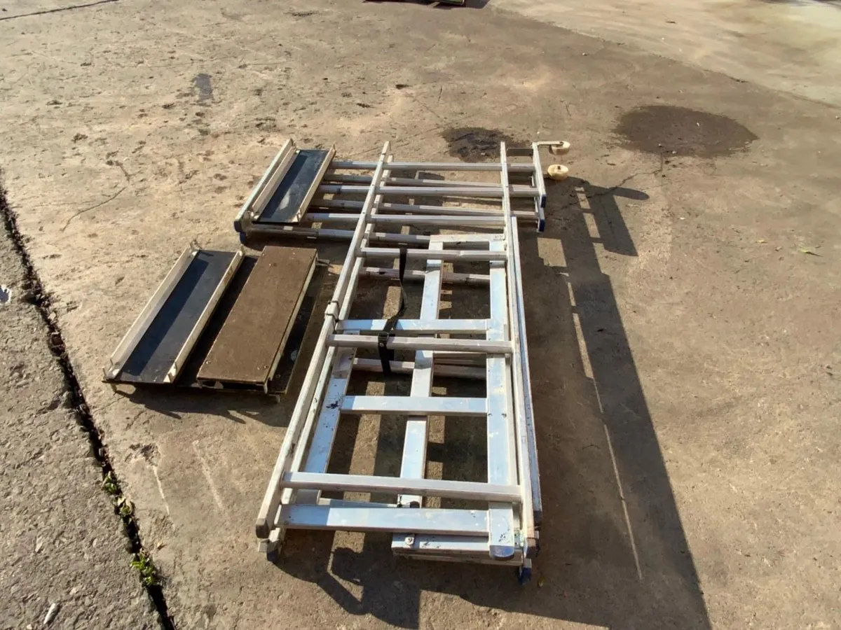 ALUMINIUM FOLDING ACCESS PLATFORM. - Image 3