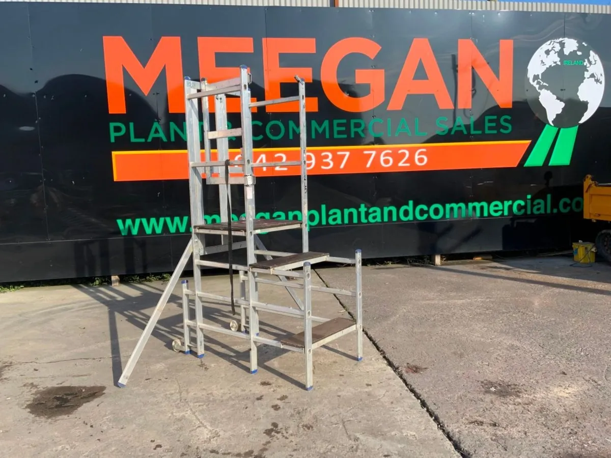 ALUMINIUM FOLDING ACCESS PLATFORM. - Image 1