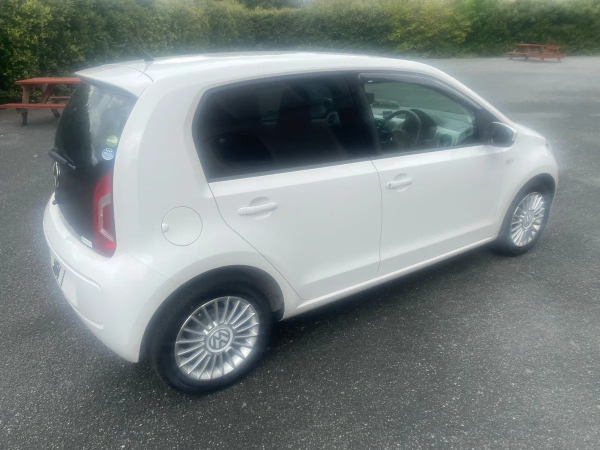 Volkswagen up - Image 4