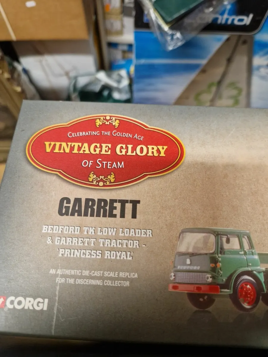 Corgi Bedford Truck with Traction Engine - Image 2