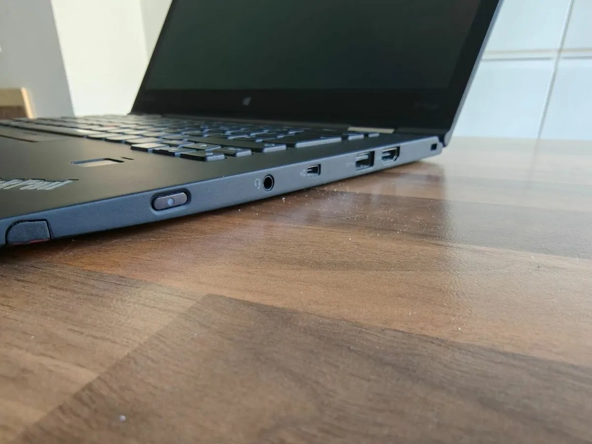Lenovo Thinkpad X1 Yoga Laptop | i7 | 16GB | - Image 3