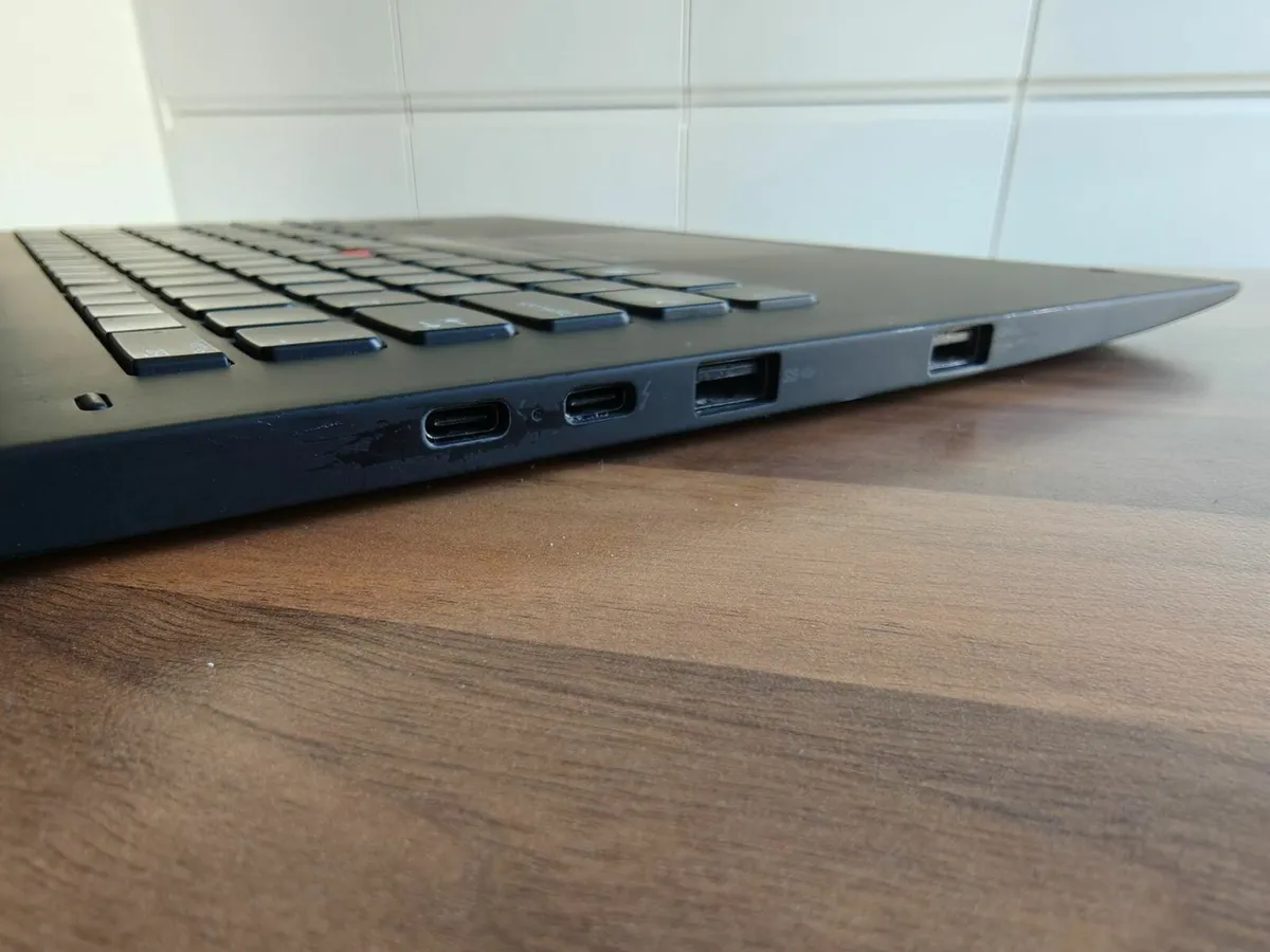 Lenovo Thinkpad X1 Yoga Laptop | i7 | 16GB | - Image 4