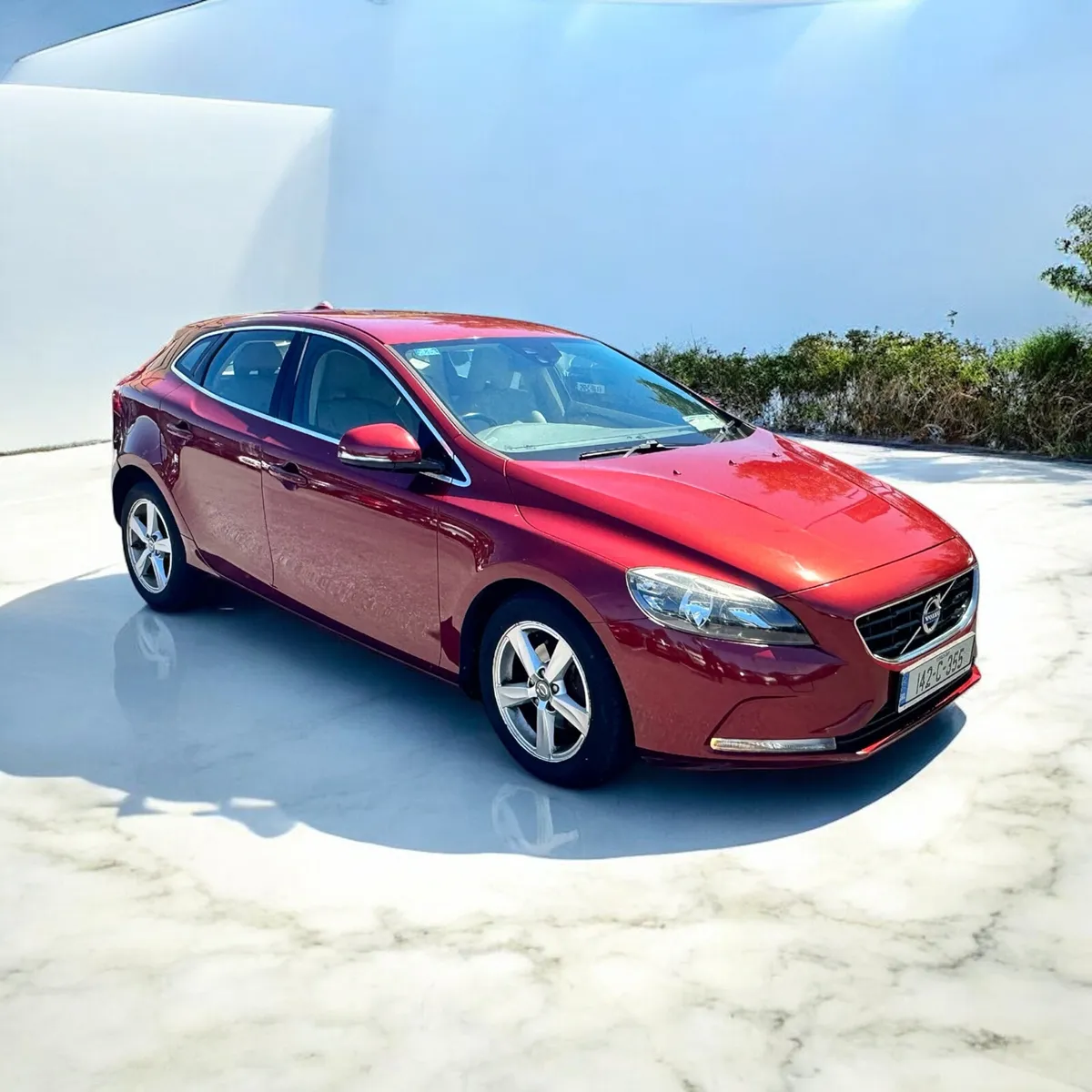 Volvo V40 1.6 D2 (115hp) SE Leathe - Image 1
