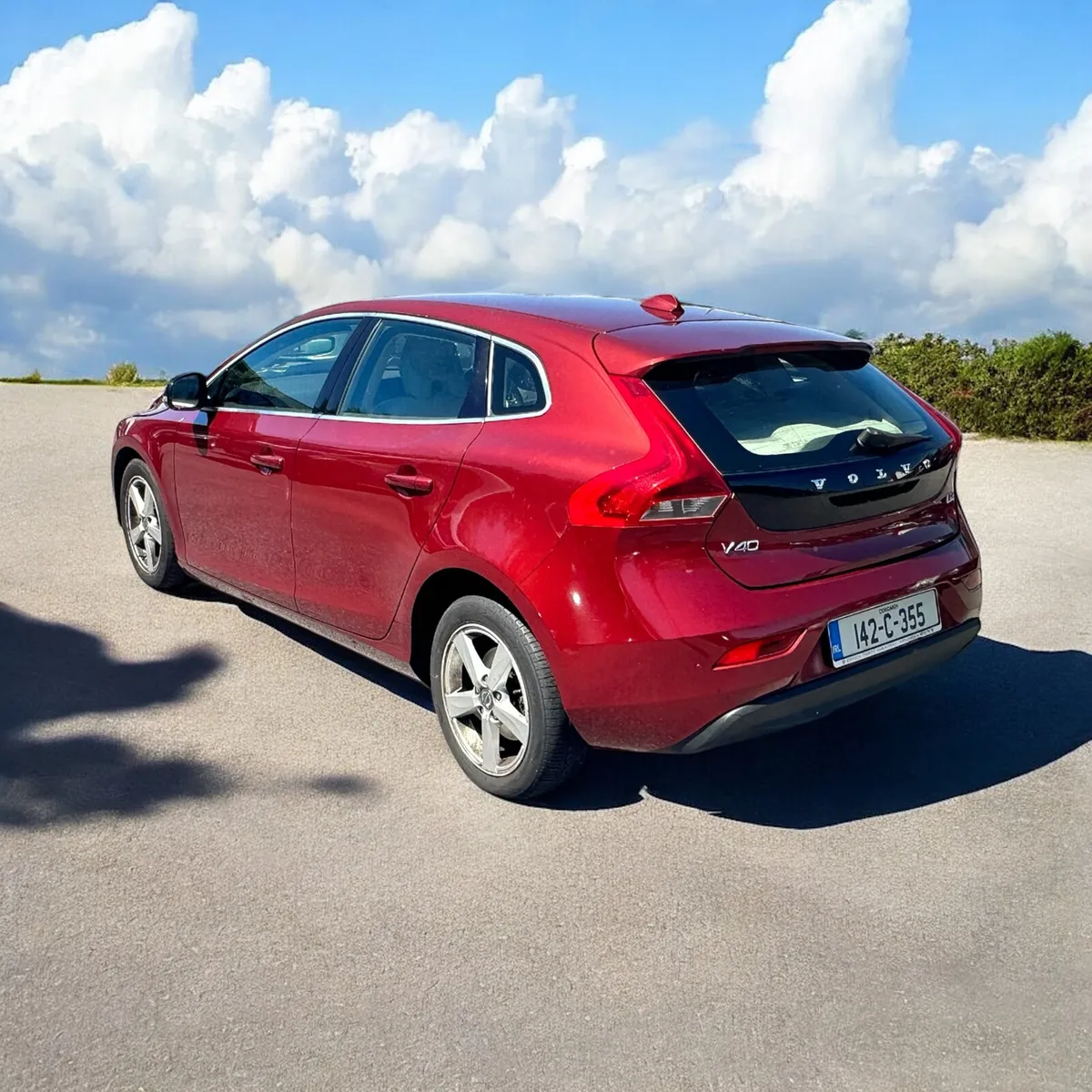 Volvo V40 1.6 D2 (115hp) SE Leathe - Image 2