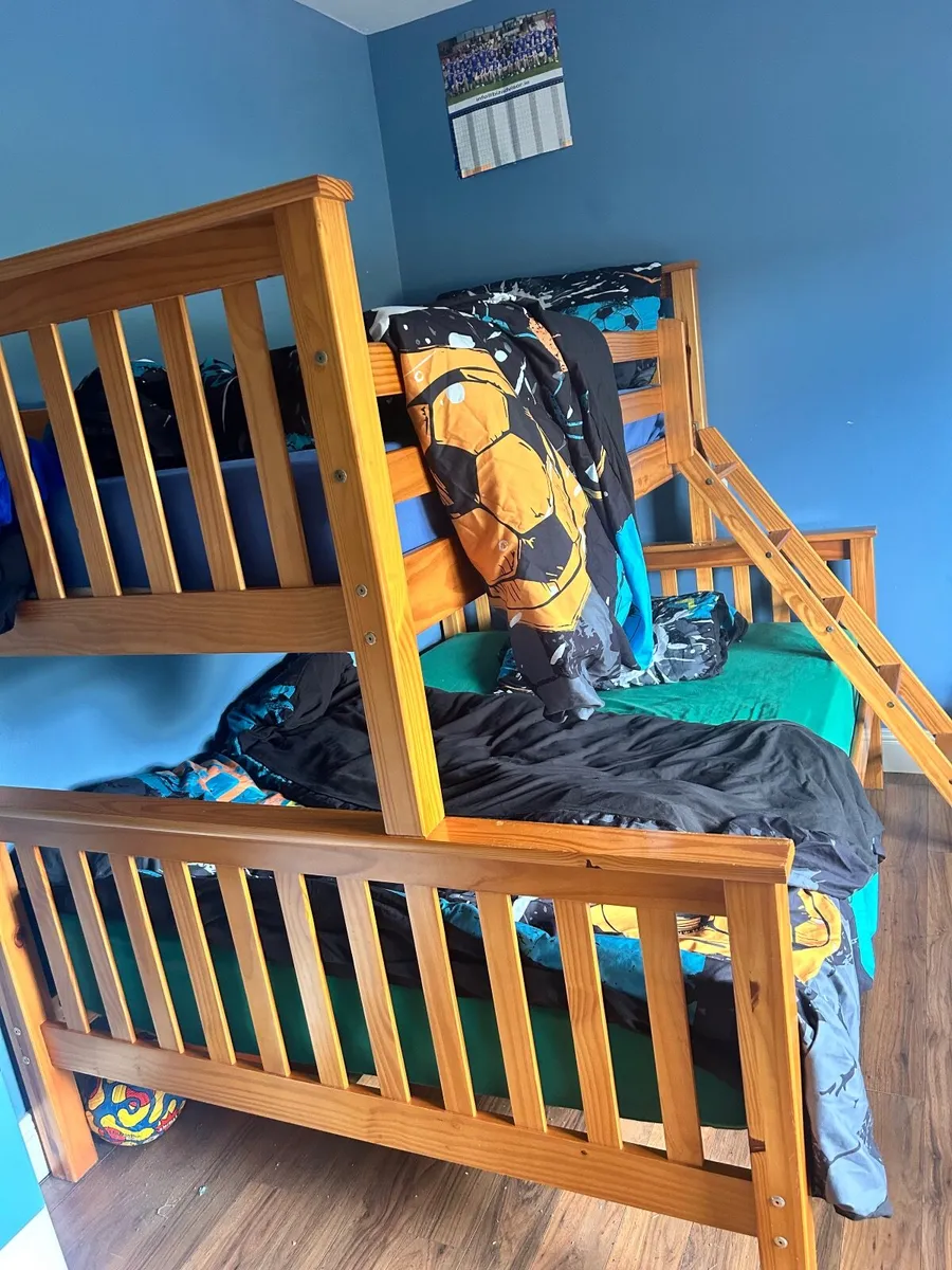 Bed - Image 1