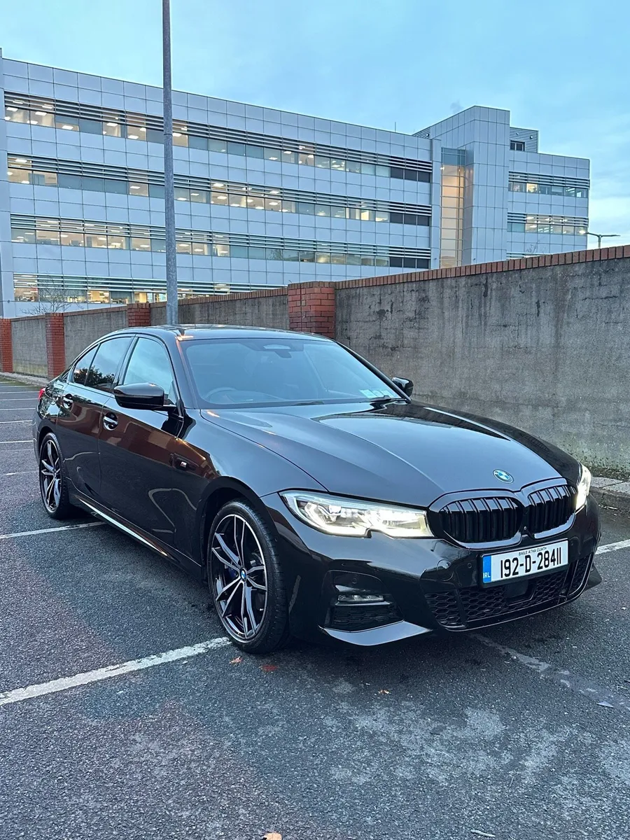 BMW 330 - Image 1