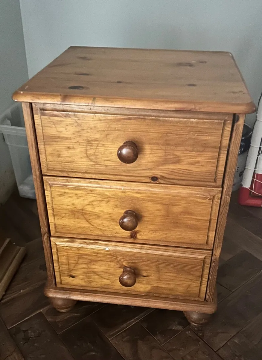 Chest of drawers