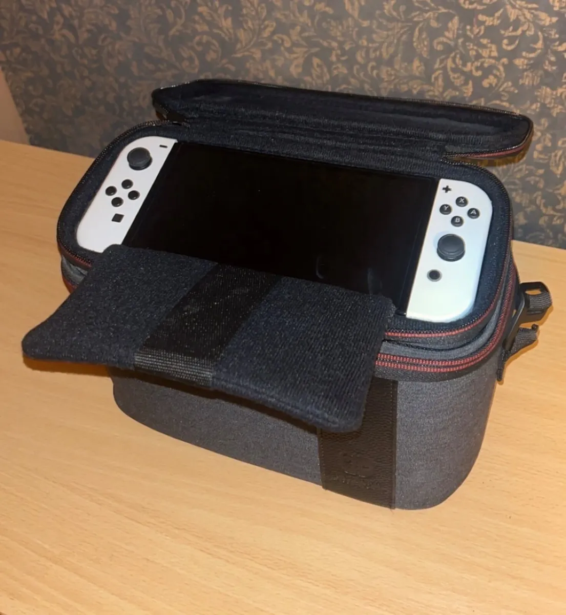 Nintendo Switch OLED White - Image 2