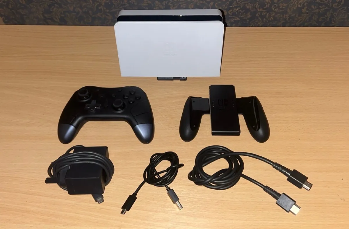 Nintendo Switch OLED White - Image 3