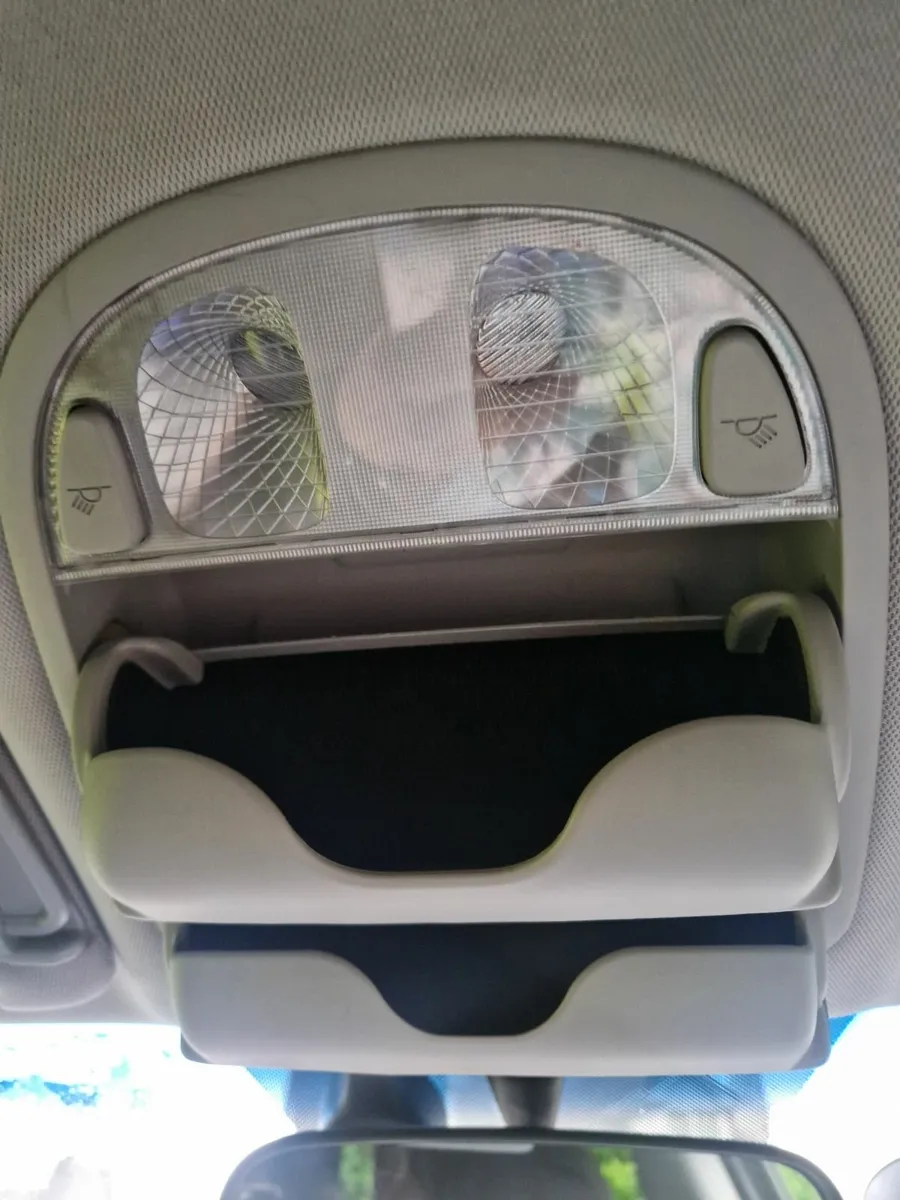 Hyundai Santa Fe 2012 - Image 2