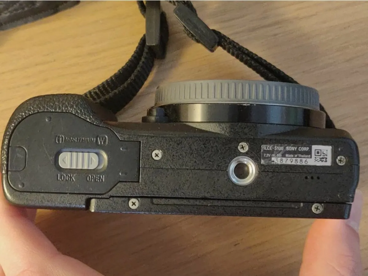 Sony a5100 Camera (Body Only) - Image 3