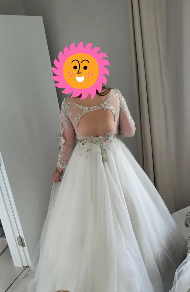 Wedding  dress - Image 1
