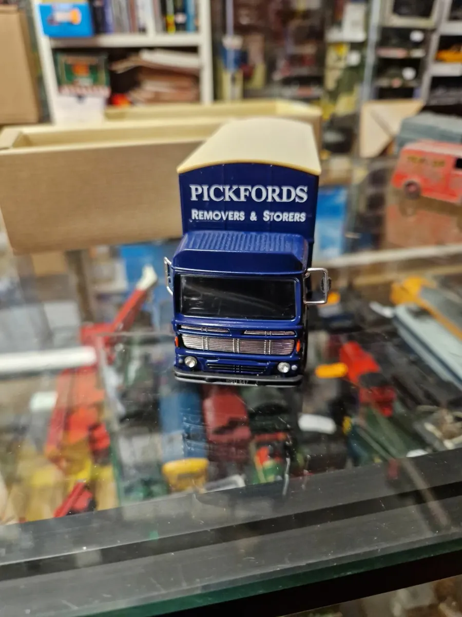 Corgi Pickfords Truck 1.50 - Image 1
