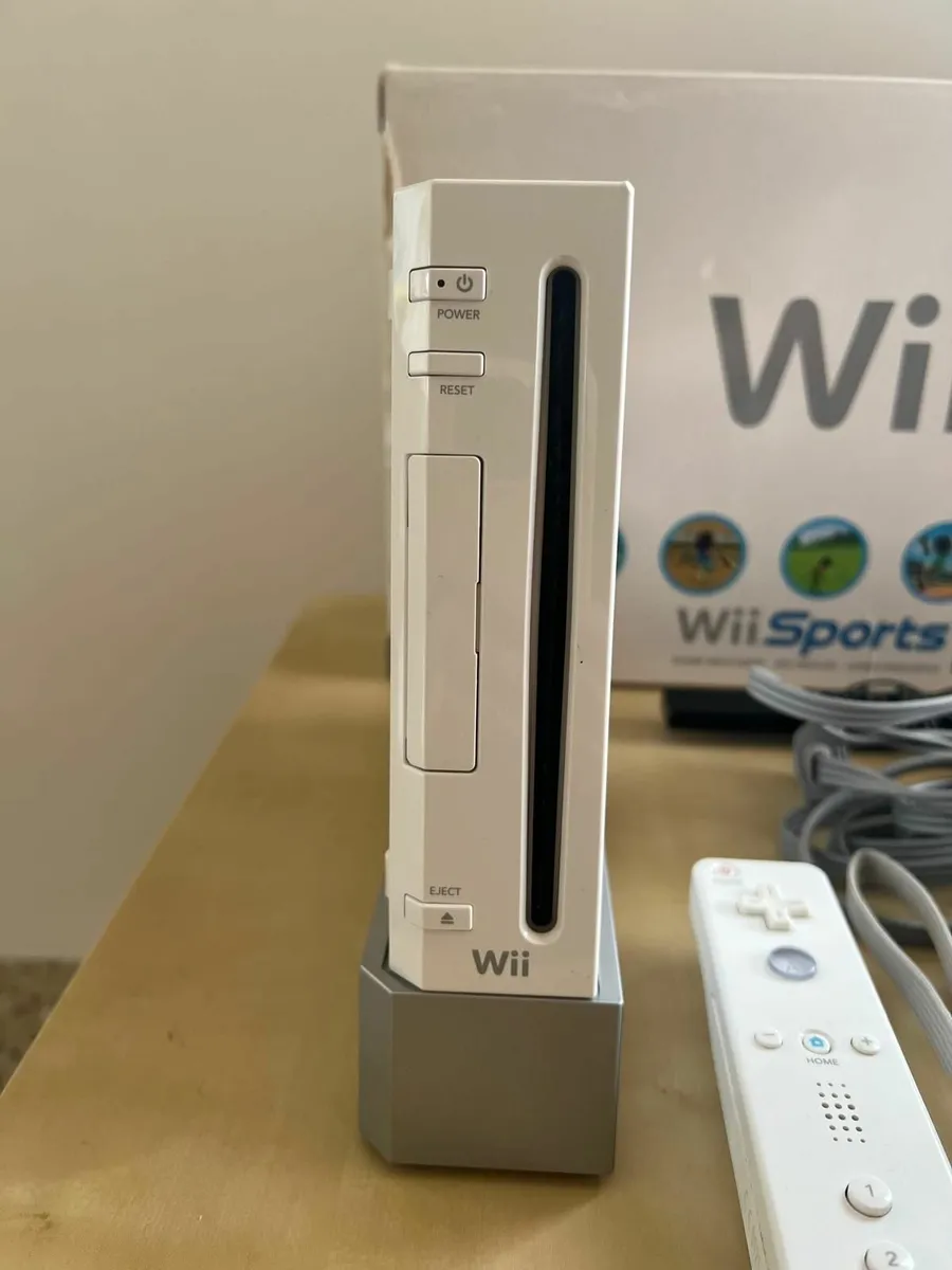 Wii & Games - Image 2