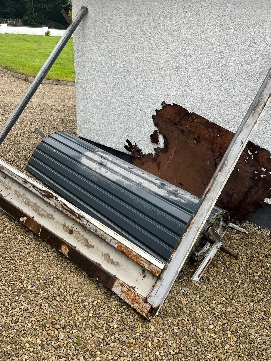 Garage door - Image 1