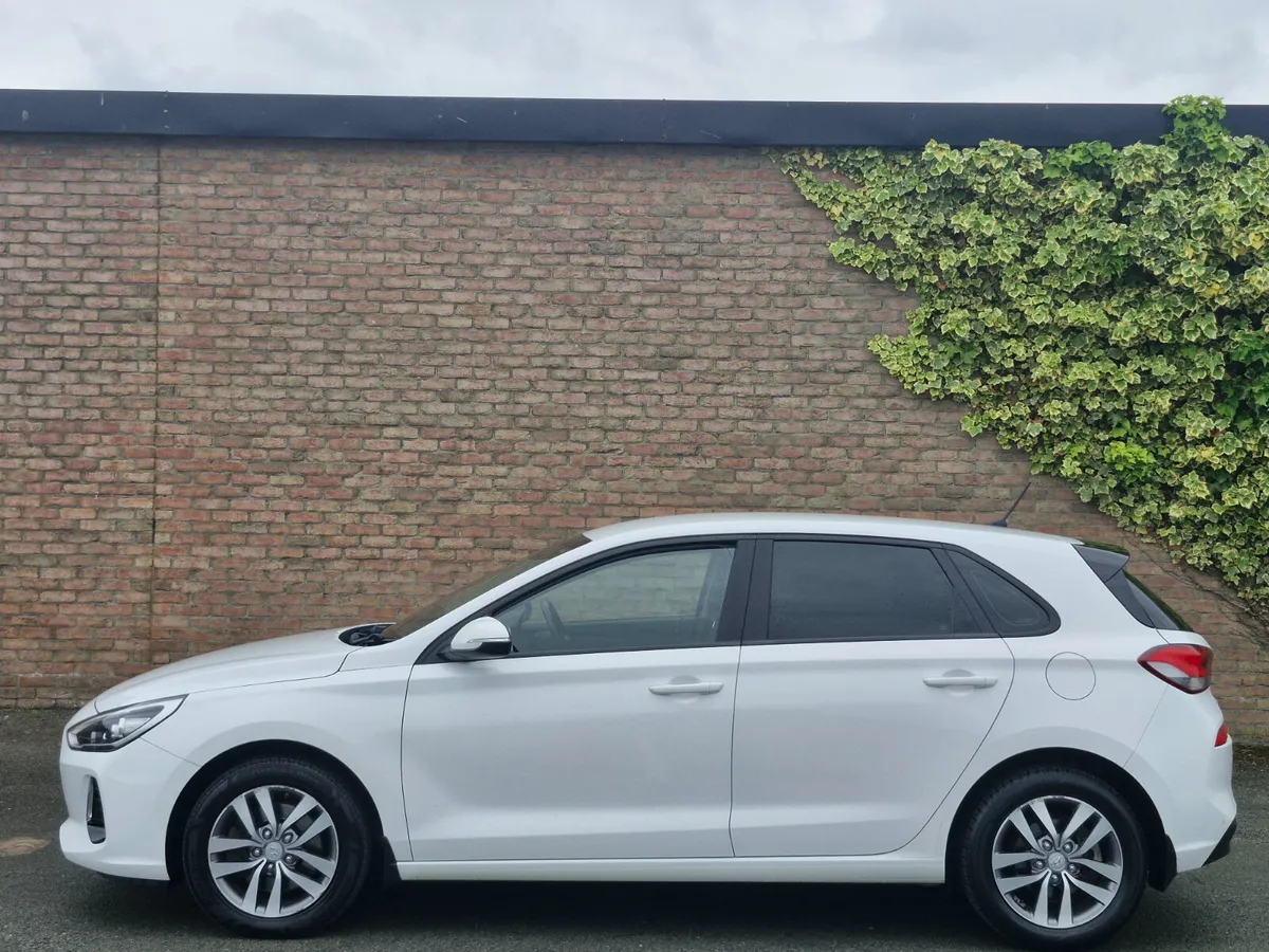 Hyundai i30 DELUXE FINANCE AVAILABLE - Image 3