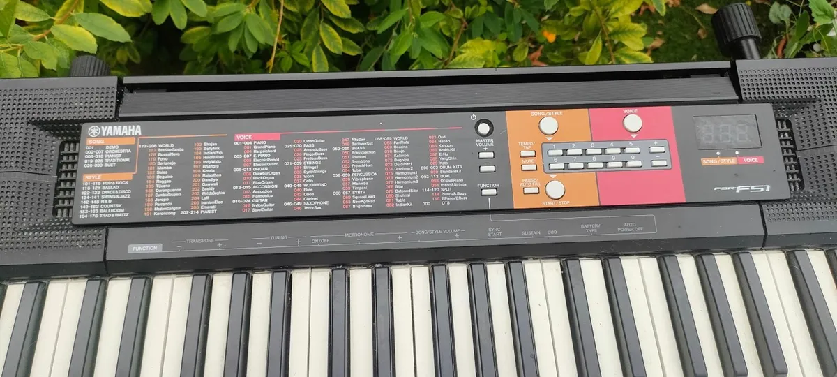 Yamaha F51 keyboard & stand - Image 2