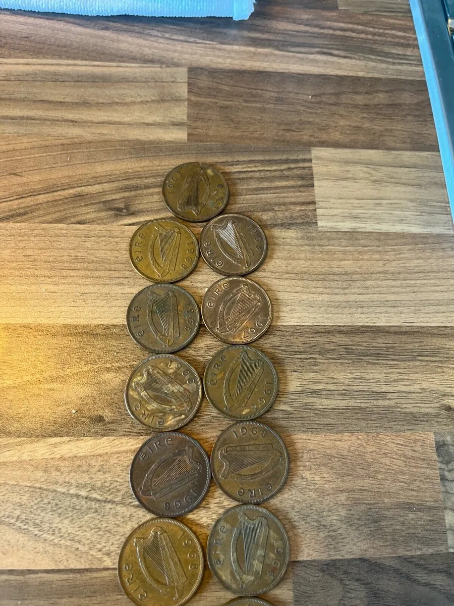 16 Old Irish Pennies - Image 3
