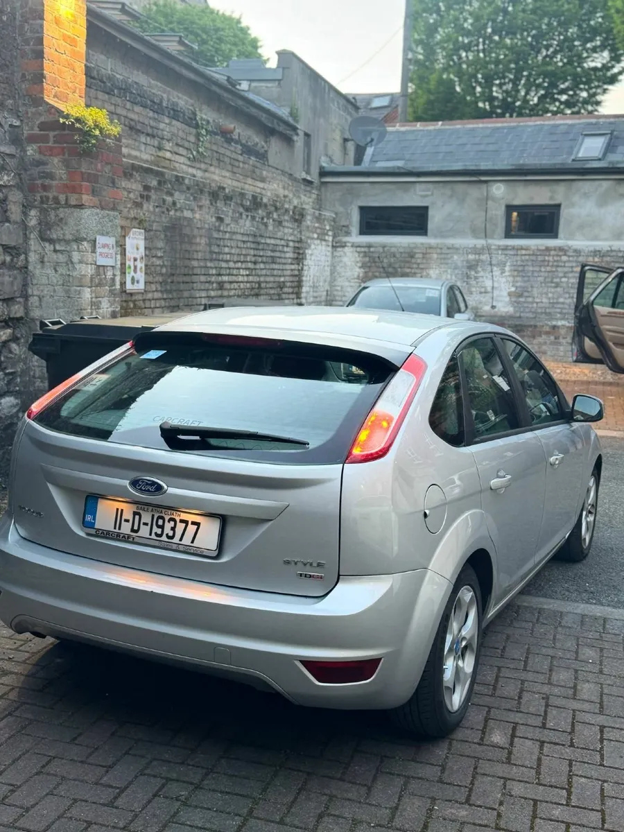 Ford Focus 2011 - Image 2