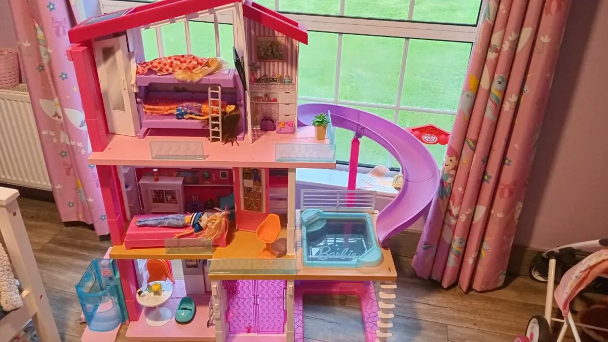 Barbie Doll House - Image 1