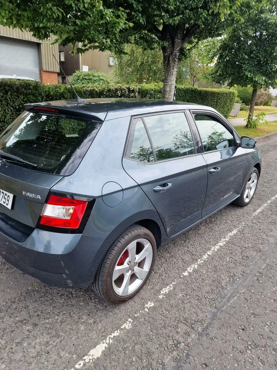 Car - Image 4