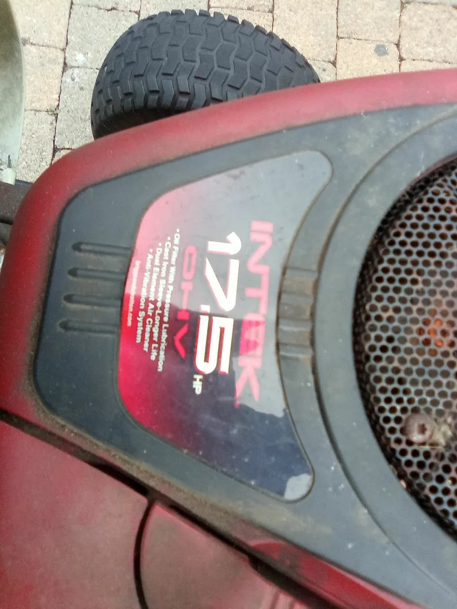 Stihl Viking Ride on lawnmower - Image 2