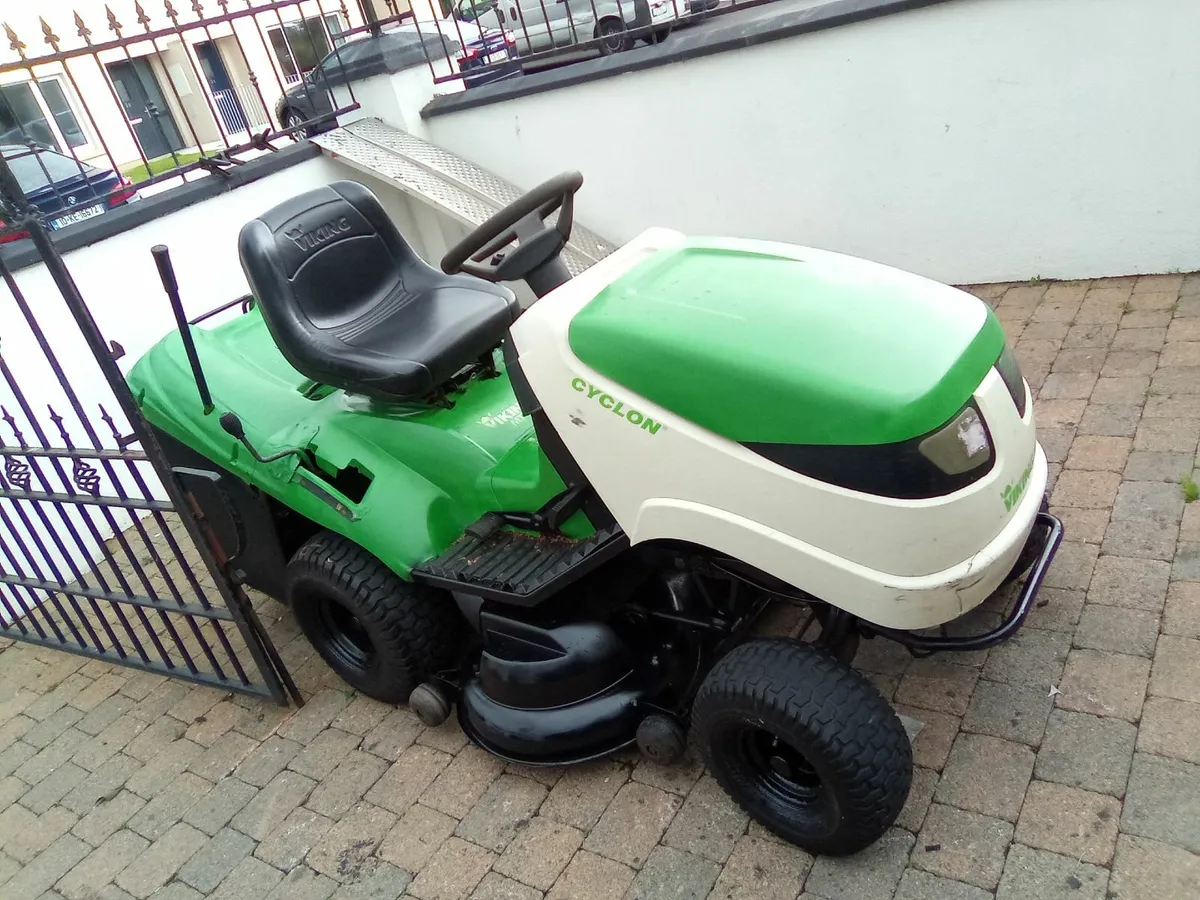 Stihl Viking Ride on lawnmower - Image 3