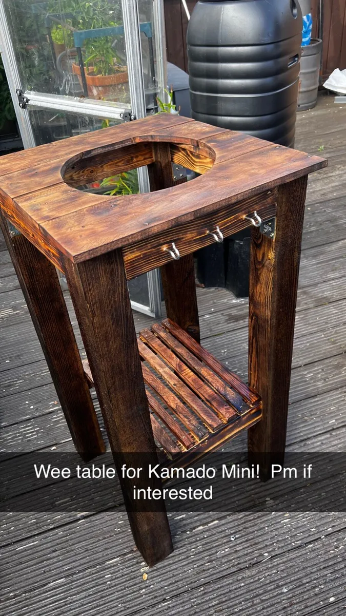 BBQ table - Image 1
