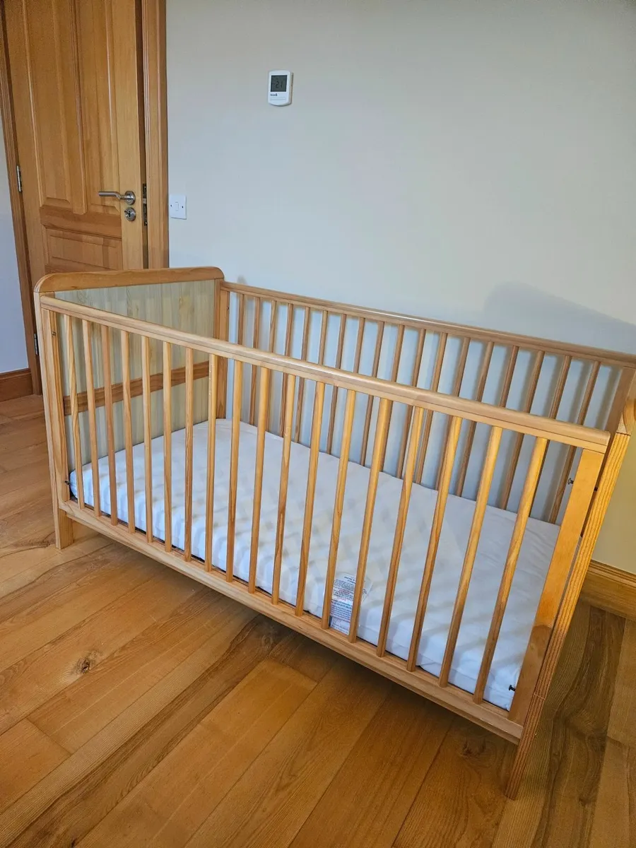 Cot bed - Image 1