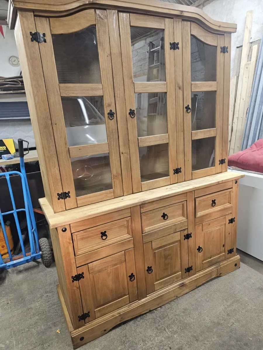 Dresser - Image 1