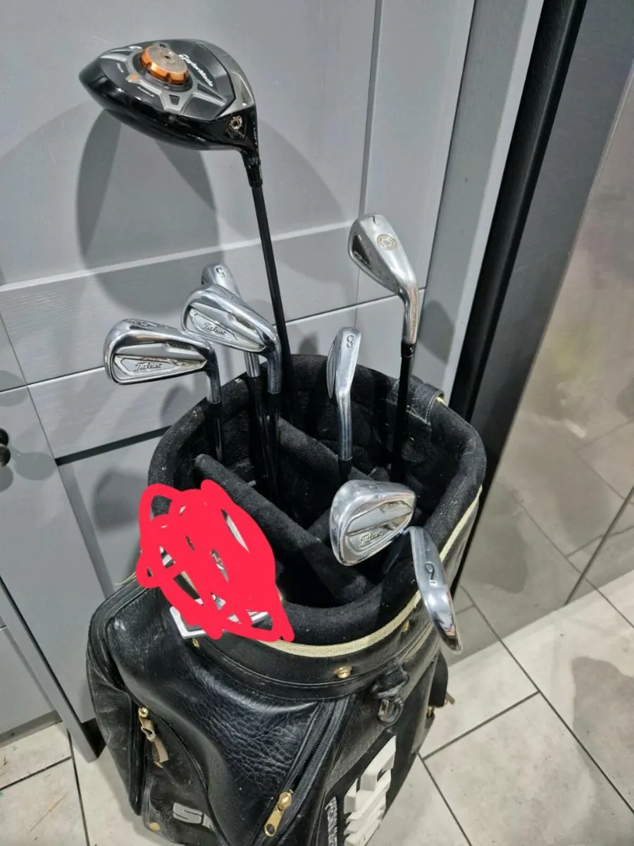 Golf Set (Titleist, Taylormade) - Image 1