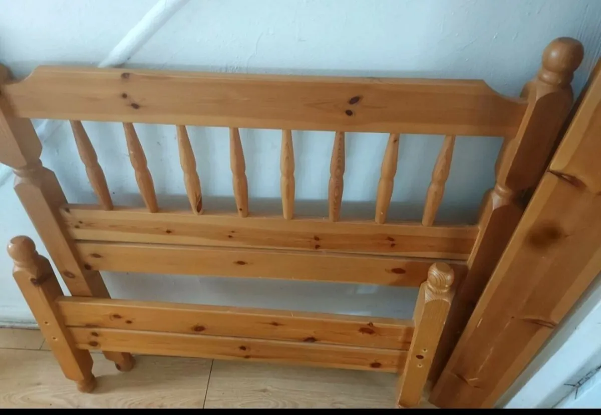 Pine single bed frame - Image 4