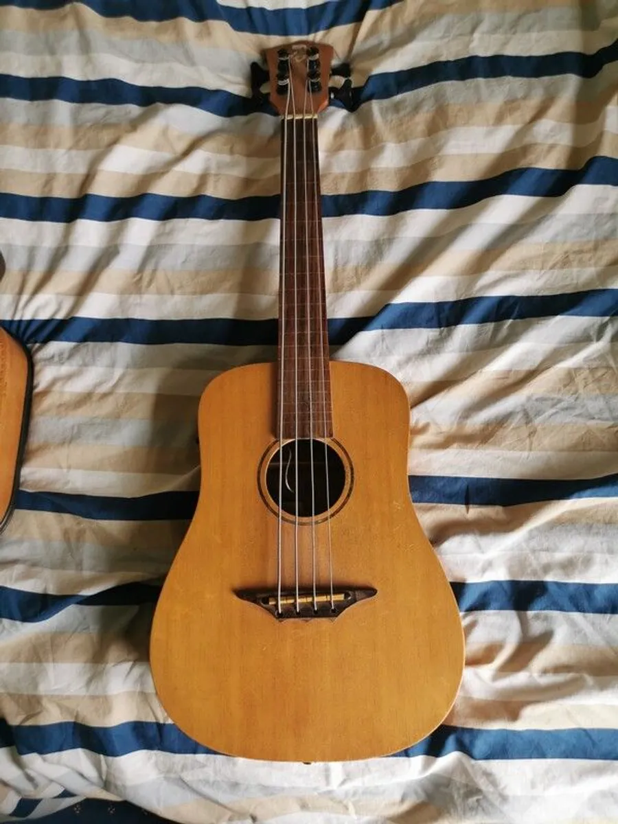Fretless Ukelele bass - Image 1