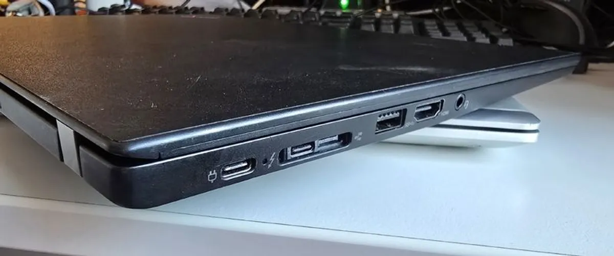 Lenovo T14s | Intel I7 | 16gb Ram | 256gb Nvme Ssd - Image 3