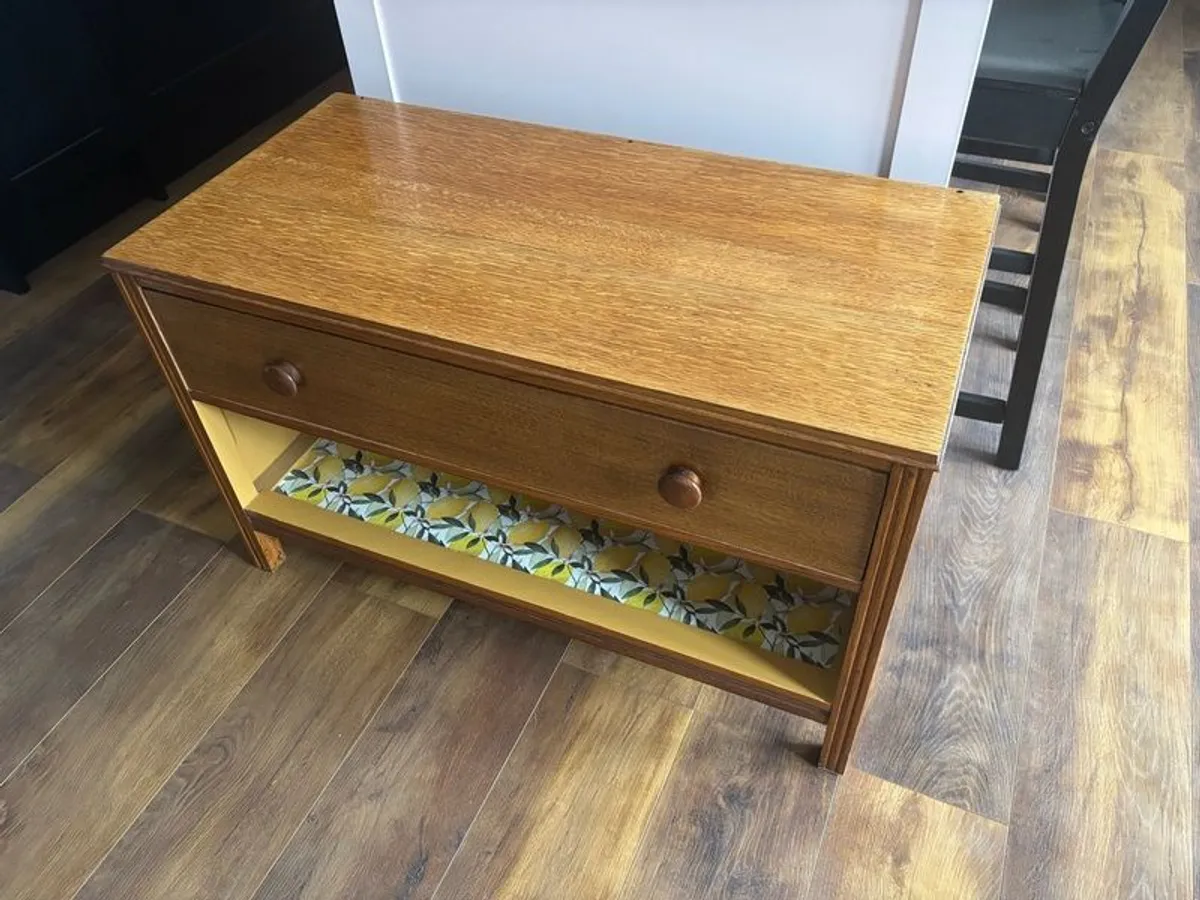 Vintage TV stand - Image 1