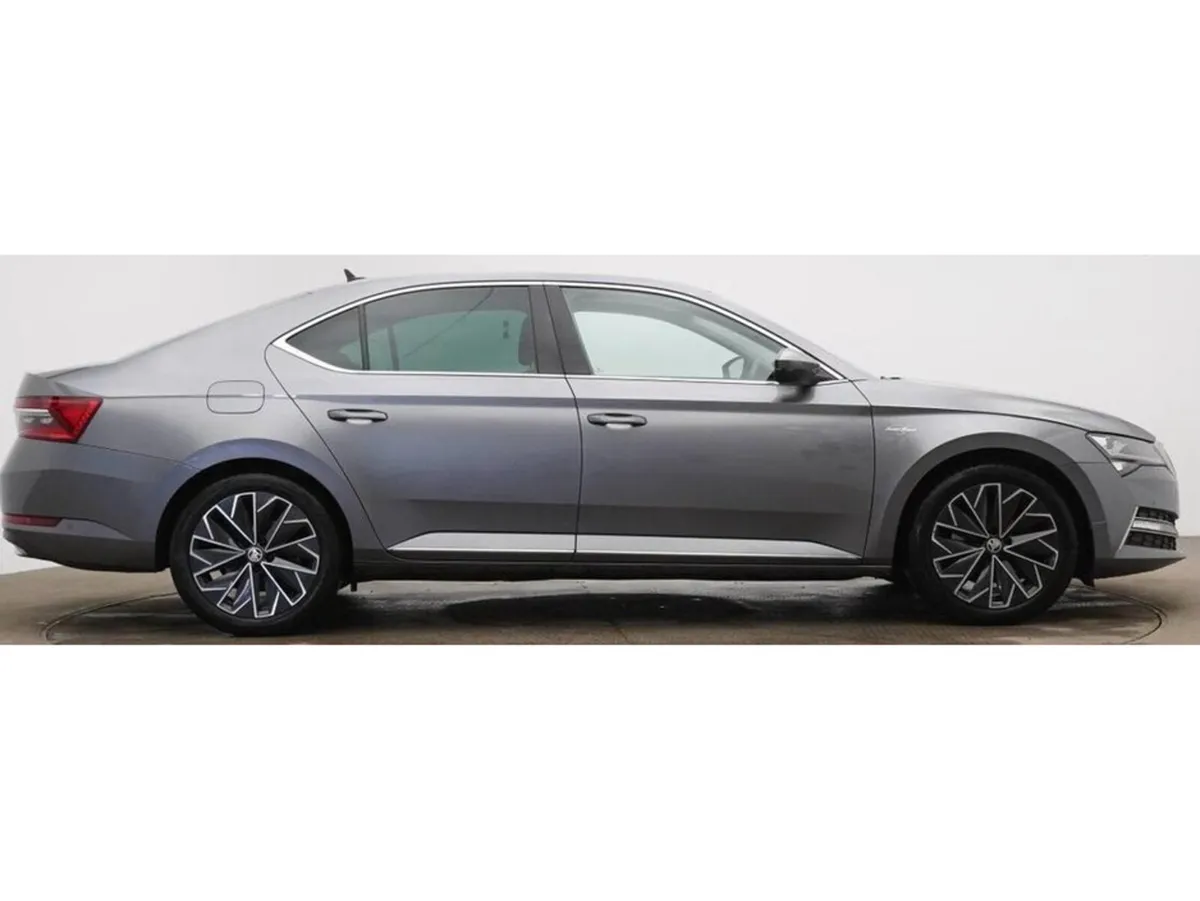 Skoda Superb 2.0 TDI Laurin & Klement Hatchback 5d - Image 2