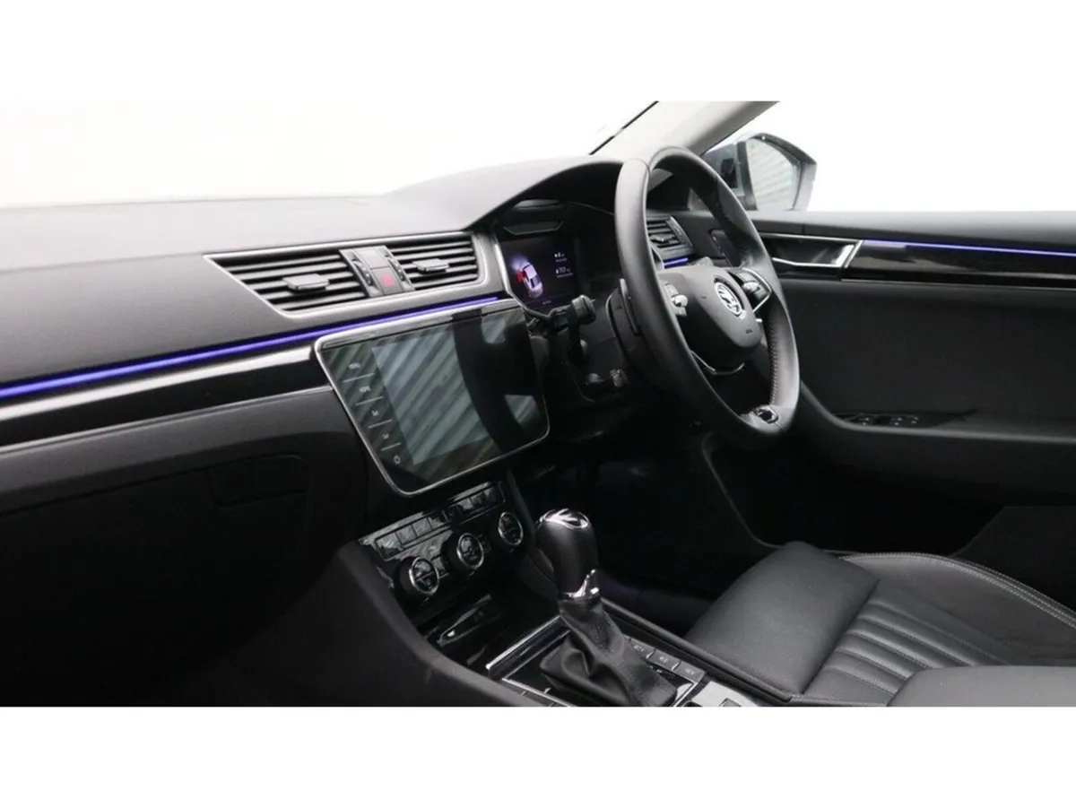 Skoda Superb 2.0 TDI Laurin & Klement Hatchback 5d - Image 3