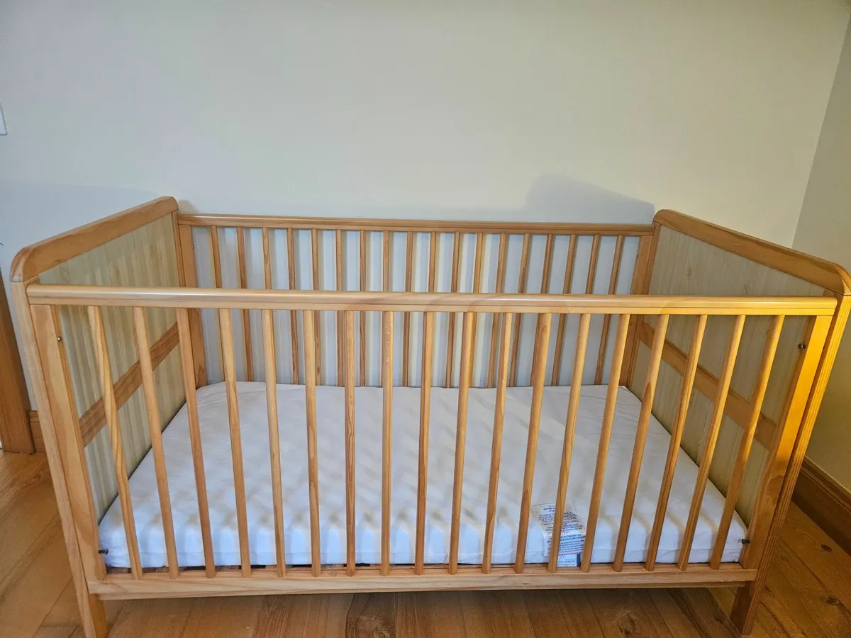 Cot bed - Image 2